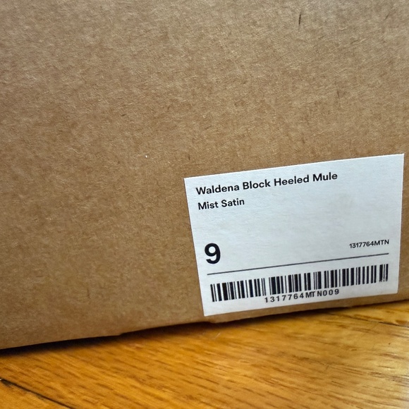 Reformation Waldena Mule Mist Satin Scallop Shell Size 9 LIKE NEW - Picture 8 of 10